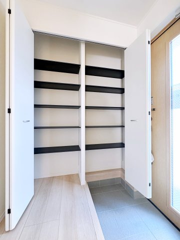 新築戸建・新築建売　郡山市字城清水【耐震+制震】桜小・郡山三中の収納|可動棚付きなので物の大きさによって高さを変えられるので便利！