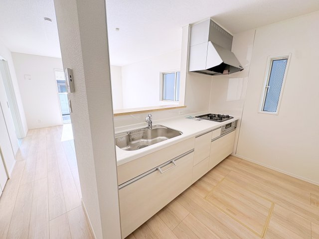 新築戸建・新築建売　郡山市字城清水【耐震+制震】桜小・郡山三中のキッチン|カウンター越しに会話が弾む、家族とのつながりを感じられる対面キッチンです！