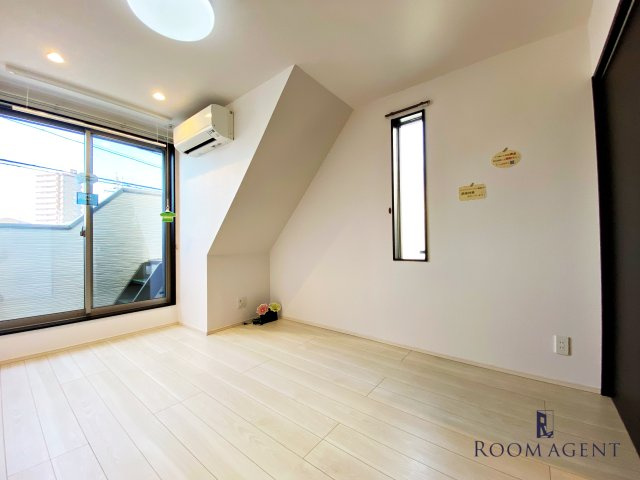 GRANDTIC KRS IIの居間・リビング