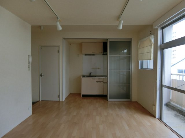 STKビルの居間・リビング