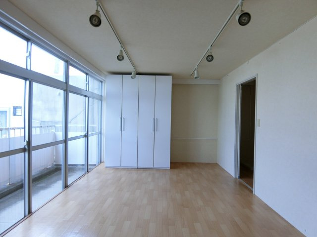 STKビルの居間・リビング