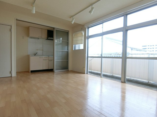 STKビルの居間・リビング