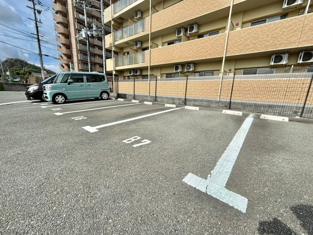 インタービレッジ土山二番館の駐車場