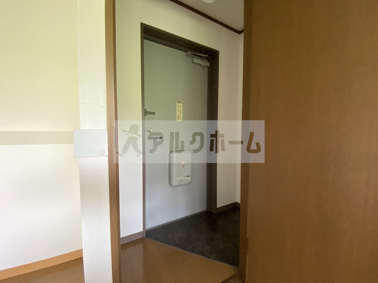 ハイツハピネスの玄関