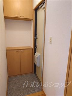 広島市安佐北区落合南１丁目のアパートの玄関|シューズボックス