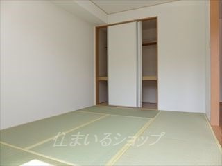 広島市安佐北区落合南１丁目のアパートの寝室