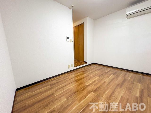 マルシェ九条の洋室