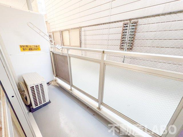 マルシェ九条のバルコニー