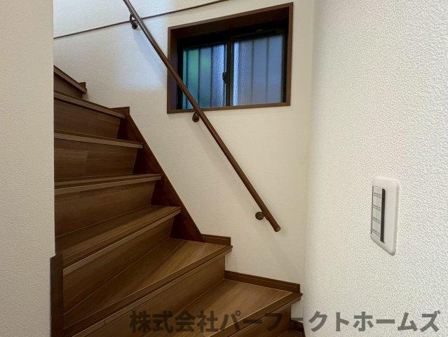 津田東町3丁目中古戸建の内装|明るい室内です