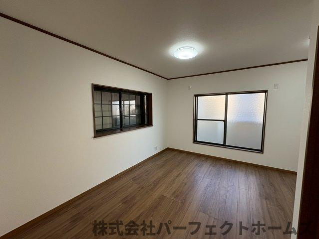 津田東町3丁目中古戸建の洋室|明るい洋室です