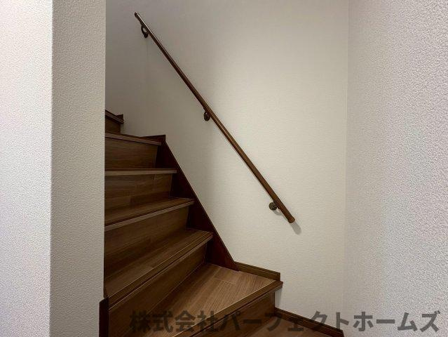 津田東町3丁目中古戸建の内装|明るい室内です