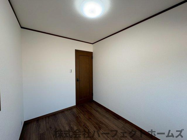 津田東町3丁目中古戸建の洋室|スタンダードな洋室です