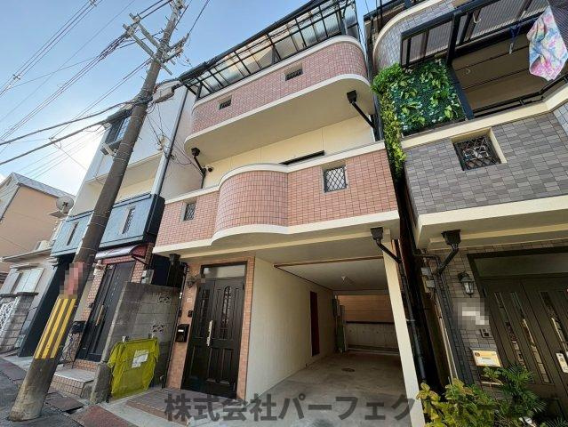 津田東町3丁目中古戸建の駐車場|駐車場があるので、車を買う予定の方も安心です