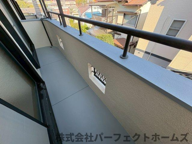 津田東町3丁目中古戸建のバルコニー|バルコニーからの眺めを楽しみながら食事をしませんか