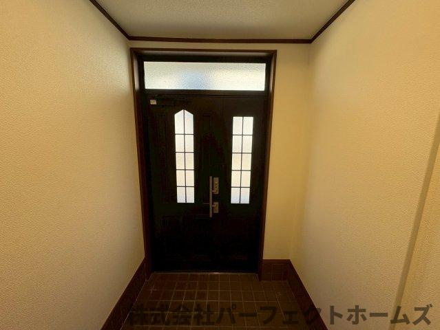 津田東町3丁目中古戸建の玄関|ゆったりとした玄関です