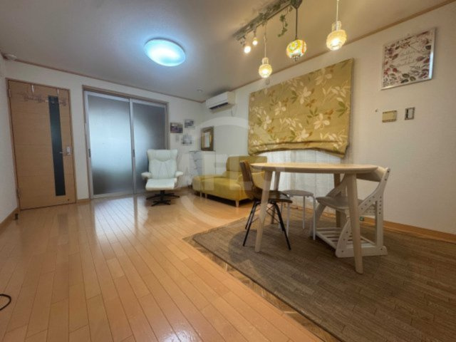 豊中市螢池東町１丁目戸建ての居間・リビング|リビング　クリーニング後の引き渡しとなります。