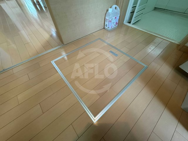 豊中市螢池東町１丁目戸建ての設備|洗面所　床下収納