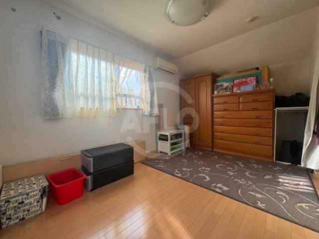 豊中市螢池東町１丁目戸建ての洋室|2F洋室　明るい室内です　クリーニング後の引き渡しとなります。