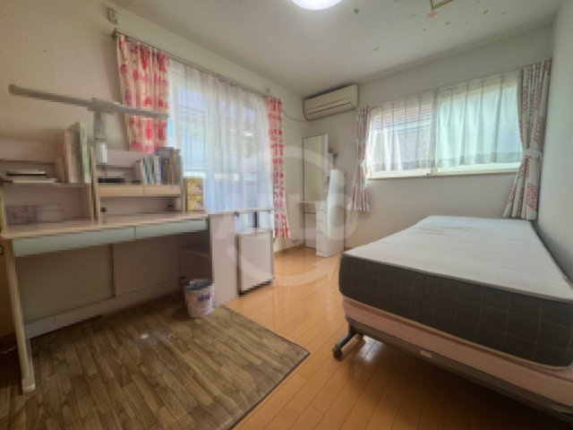 豊中市螢池東町１丁目戸建ての洋室|2F洋室（屋根裏収納あり）　クリーニング後の引き渡しとなります。