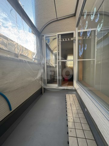 豊中市螢池東町１丁目戸建ての設備|2F洋室アプローチ　クリーニング後の引き渡しとなります。