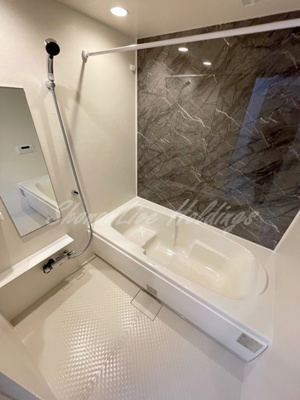 【浴室】 | フロイエⅡ | 追い焚き機能・浴室乾燥機付き♪

※同施工別建物