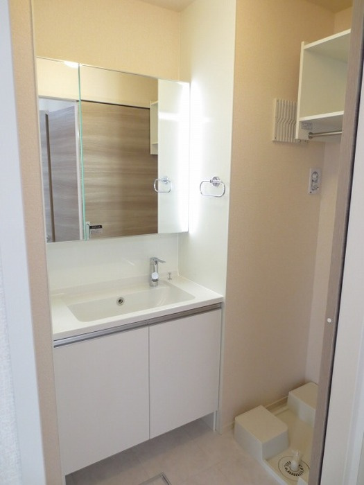 カナル グランデ 十日町の独立洗面台|洗面室