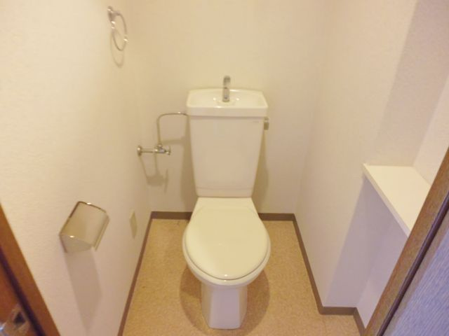 YKハイツ松の内のトイレ