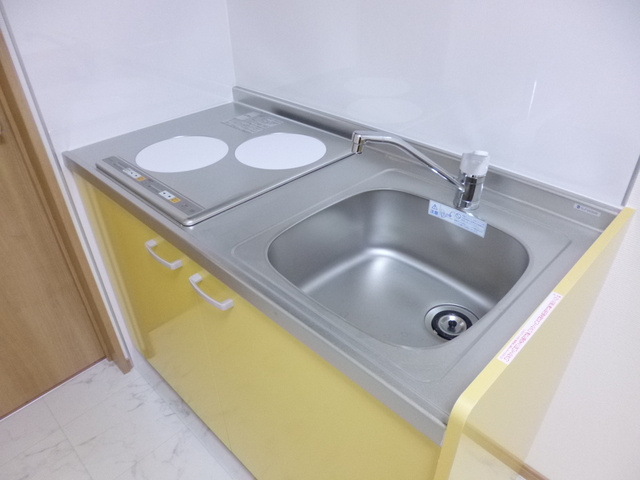 サンステージ諏訪のキッチン|キッチンは二口ＩＨコンロ設置済です☆