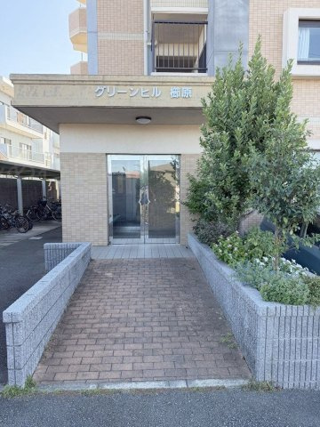 グリーンヒル櫛原のエントランス|オートロック付きで安心です★