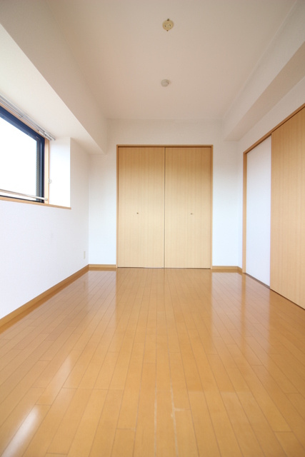 グリーンヒル櫛原の寝室|風通しも良い寝室です☆