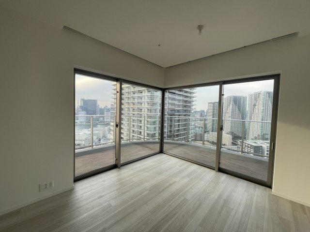 SKY DUO PARK VILLAGE T棟 35階の洋室