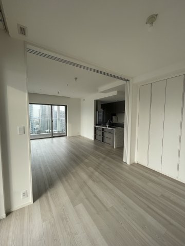 SKY DUO PARK VILLAGE T棟 35階の居間・リビング