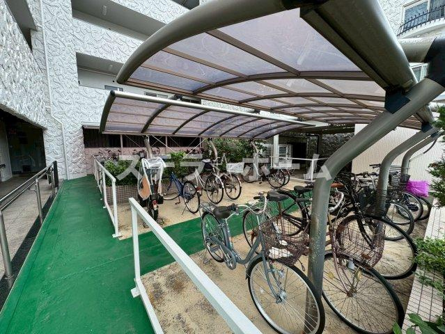 秀和南茨木レジデンスの駐輪場|駐輪場です