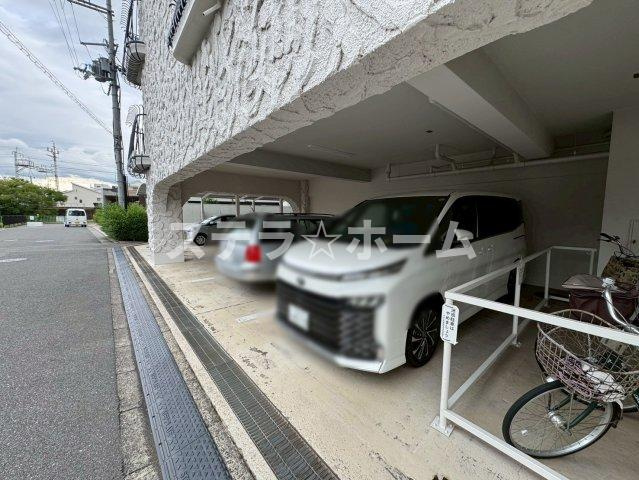 秀和南茨木レジデンスの駐車場|駐車場