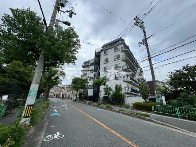 秀和南茨木レジデンスの外観|外はこのようになっています