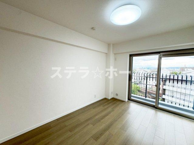 秀和南茨木レジデンスの洋室|コンパクトで使いやすい洋室です