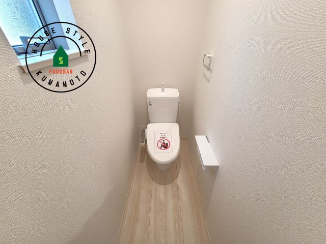 熊本市北区池田3丁目第1₋2棟（1号棟）の内観：施工例|温水洗浄便座を完備しております。2ヶ所にトイレがあるのは朝の慌ただしい時間も安心です。