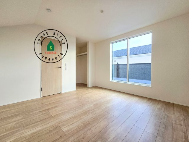 熊本市北区池田3丁目第1₋2棟（1号棟）の寝室|主寝室には収納力に優れたクローゼットがありますので、お部屋もすっきり片付きます。