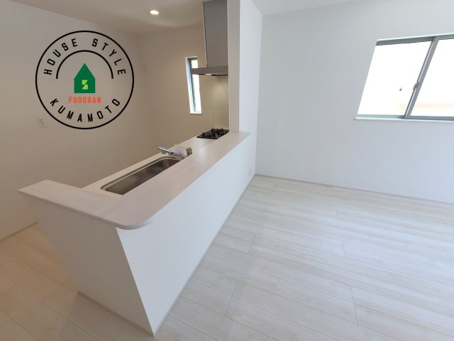 熊本市北区池田3丁目第1₋2棟（1号棟）の内観：施工例|キッチンから立ち込める香りが今日の料理を期待させます。