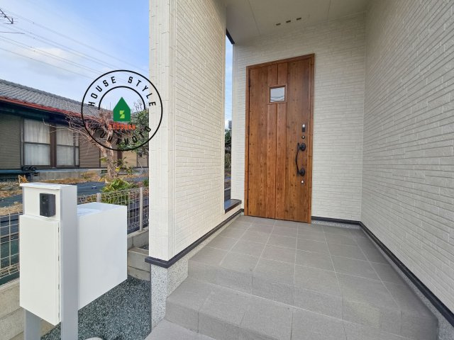 熊本市北区池田3丁目第1₋2棟（1号棟）の玄関|おでかけの時も帰った時も、「我が家」を最初に感じでもらえる素敵な空間に。