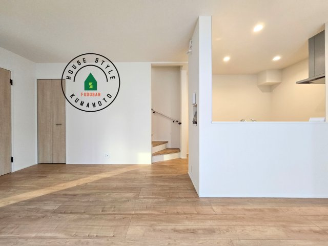 熊本市北区池田3丁目第1₋2棟（1号棟）の居間・リビング|キッチンからリビングをしっかり確認できます。家族の笑顔があふれる空間になりそうですね。