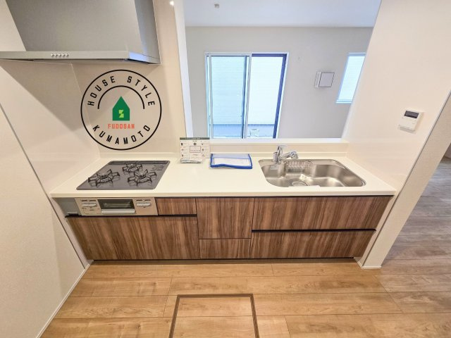 熊本市北区池田3丁目第1₋2棟（1号棟）のキッチン|ご家族を近くに感じられる対面キッチンのLDK。会話もはずみそうですね。