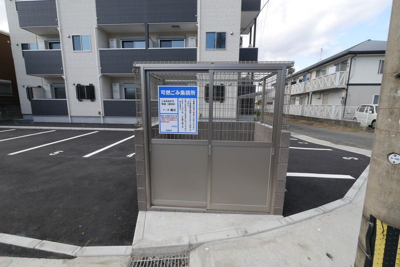 ジリオ鳥栖のその他共用部分|便利な敷地内ゴミ置き場もあります♪