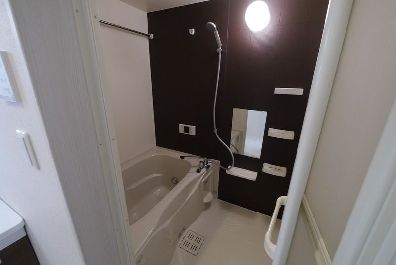 ジリオ鳥栖の浴室|追い焚き・浴室乾燥機付きのお風呂です♪