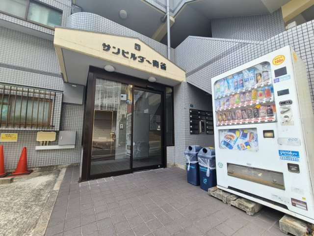 サンビルダー青谷のエントランス