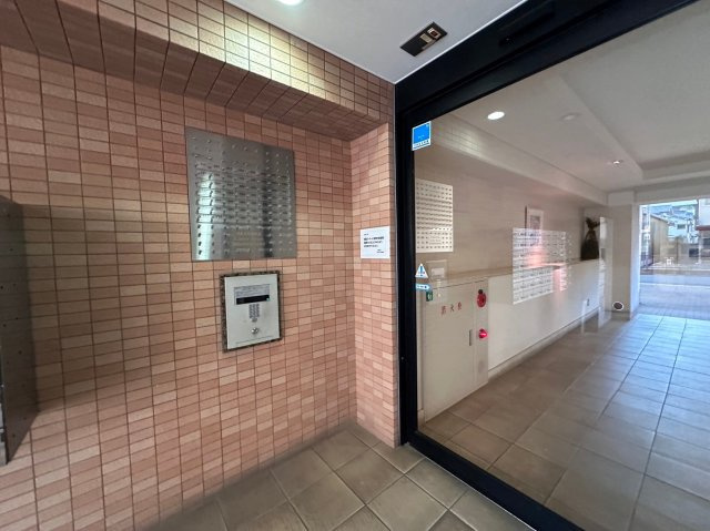 キャッスルコート西新町のエントランス