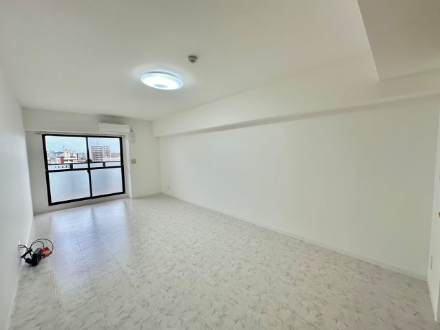 キャッスルコート西新町の洋室