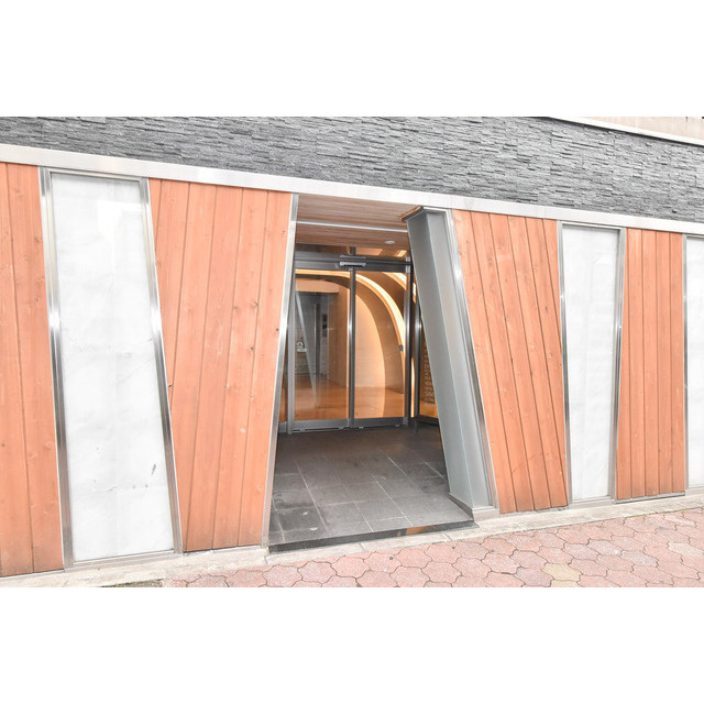 ファーストレジデンス栄のエントランス