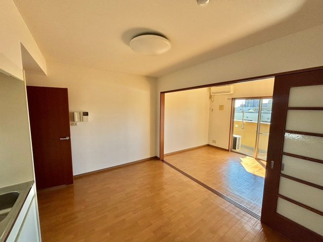 ジェルメ城陽の居間・リビング