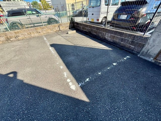 ジェルメ城陽の駐車場